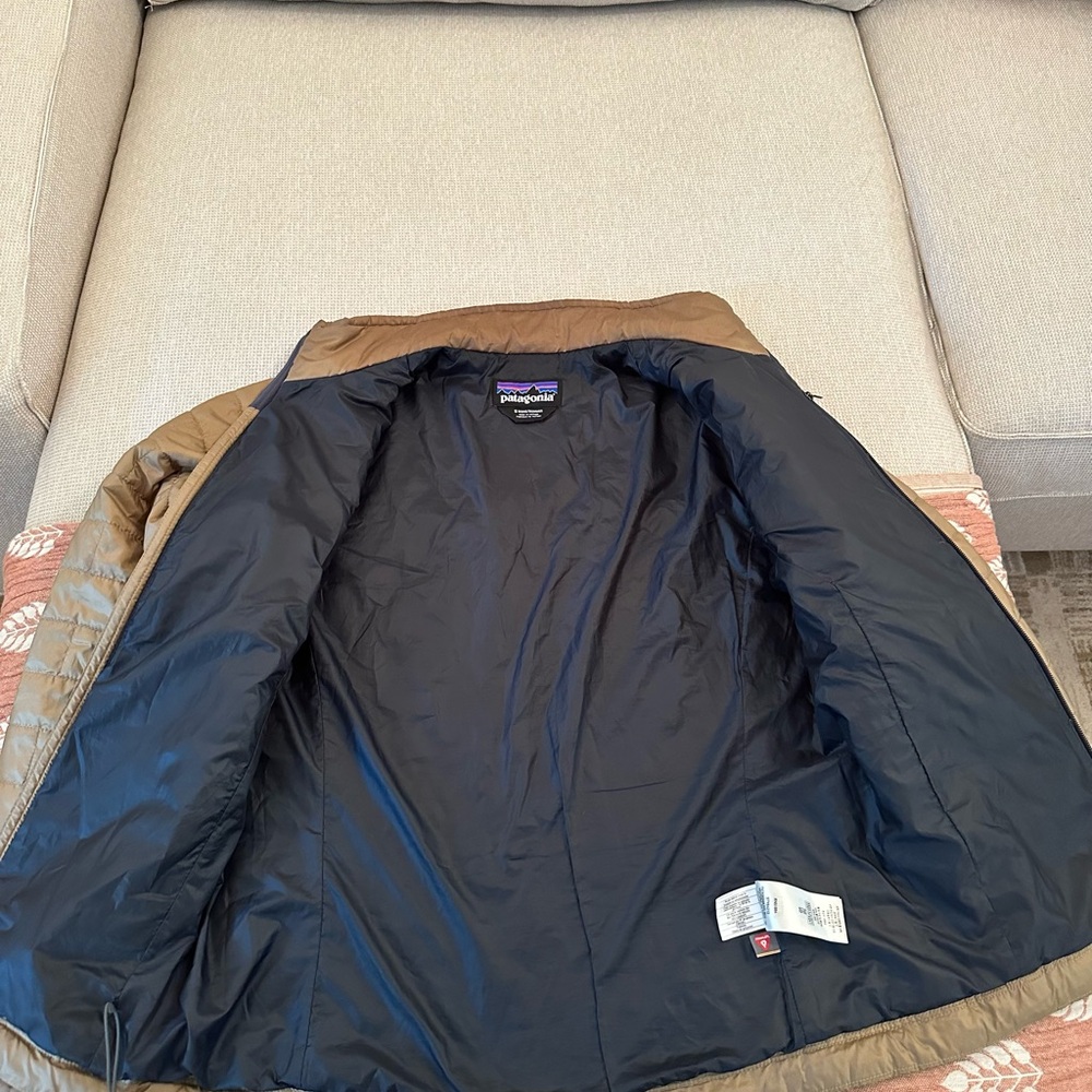 Patagonia Men’s Gold Nano Puff Jacket (Size S) - Picture 2 of 7